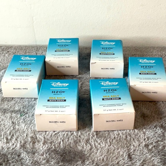 6pcs Disney Resorts H2O bundle - Picture 2 of 3